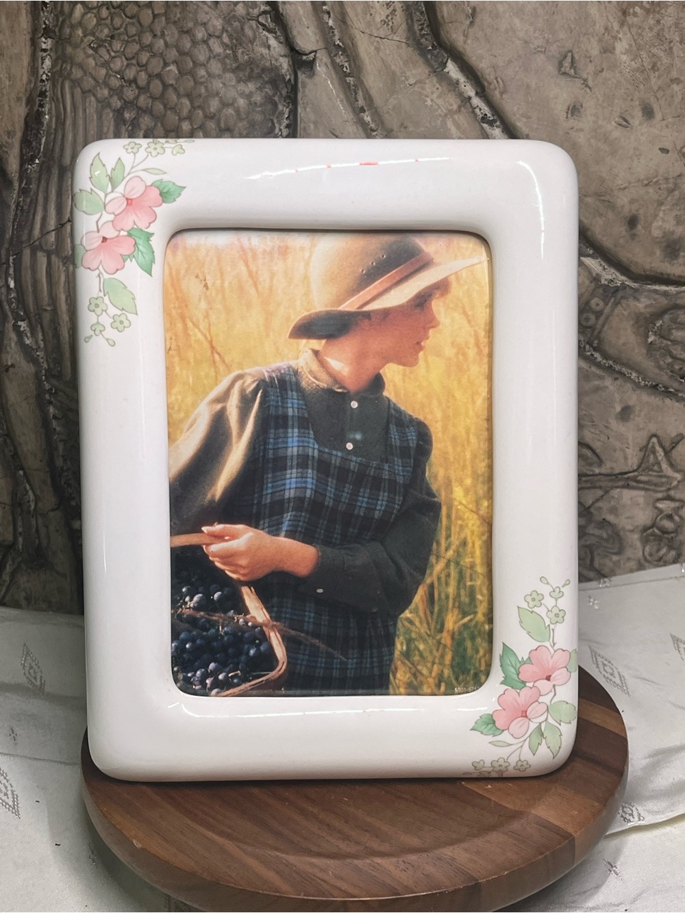 Vintage The Wilton Gallery Ivory Ceramic Photo Picture Frame w Pink Flowers 5x7”